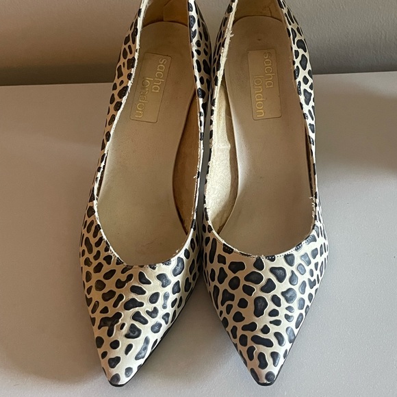Vintage Animal Print Pumps - Picture 3 of 5